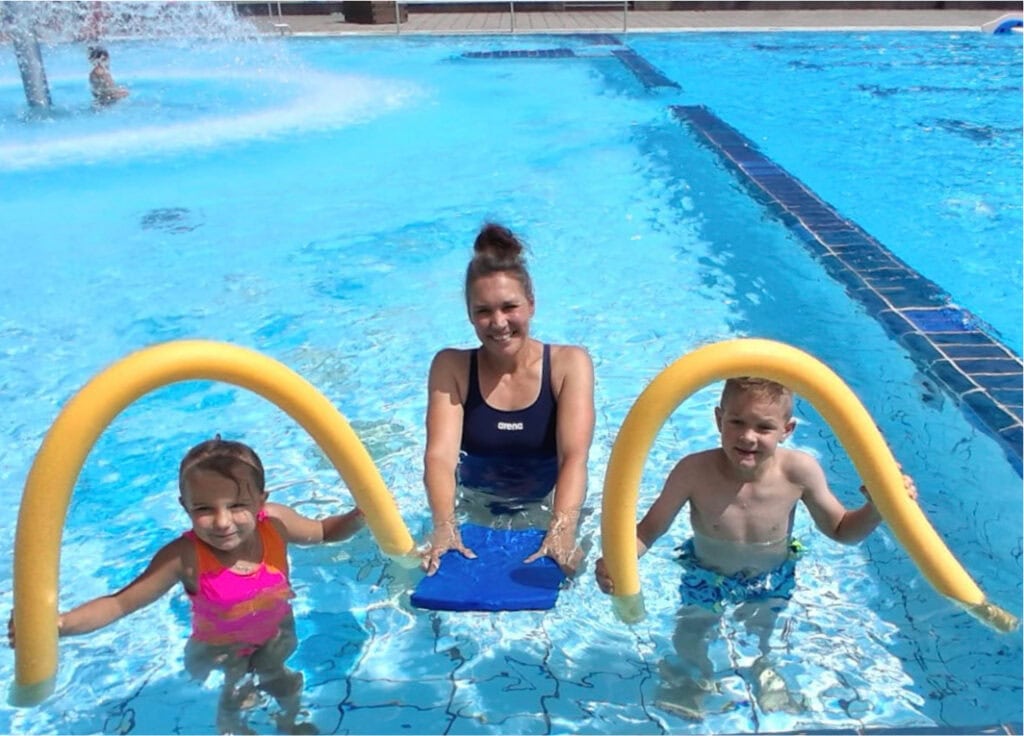 Ferienprogramm im Schwimmbad.