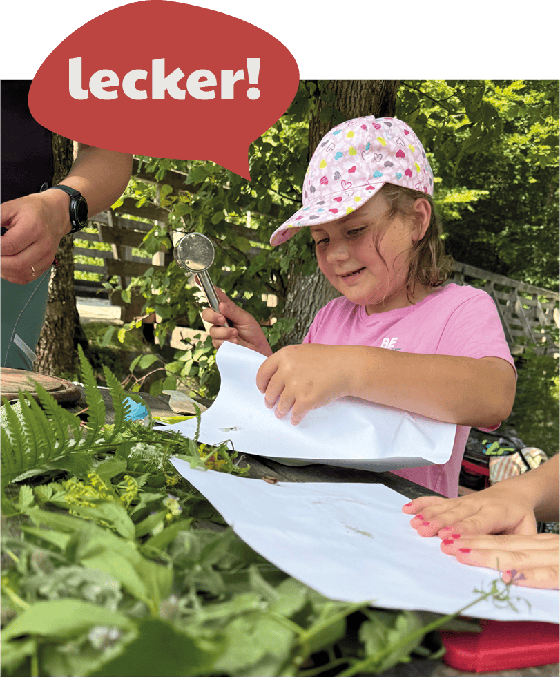 Im Ferienprogramm wird mit Naturmaterialien gearbeitet.